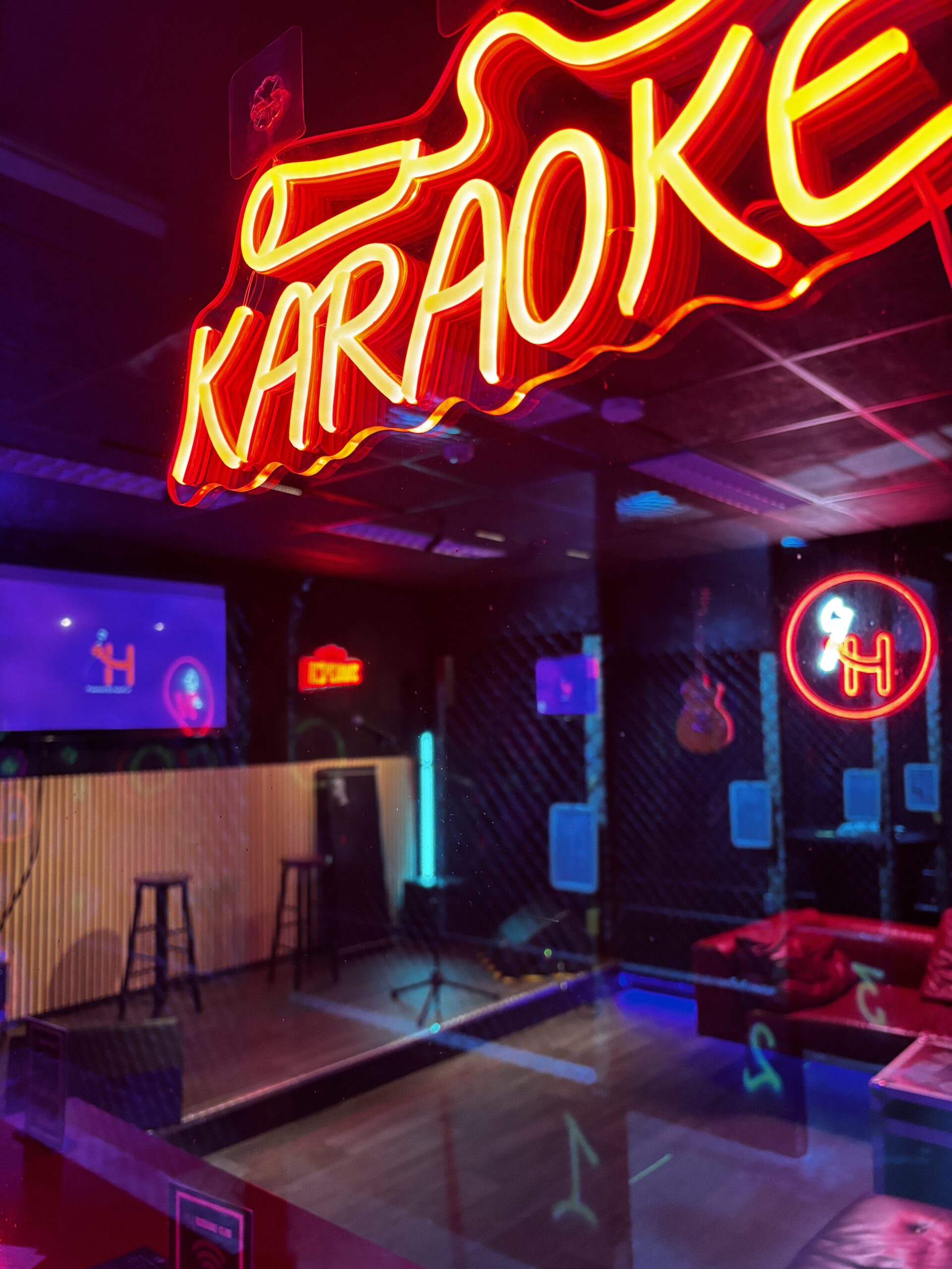 KARAOKE CLUB